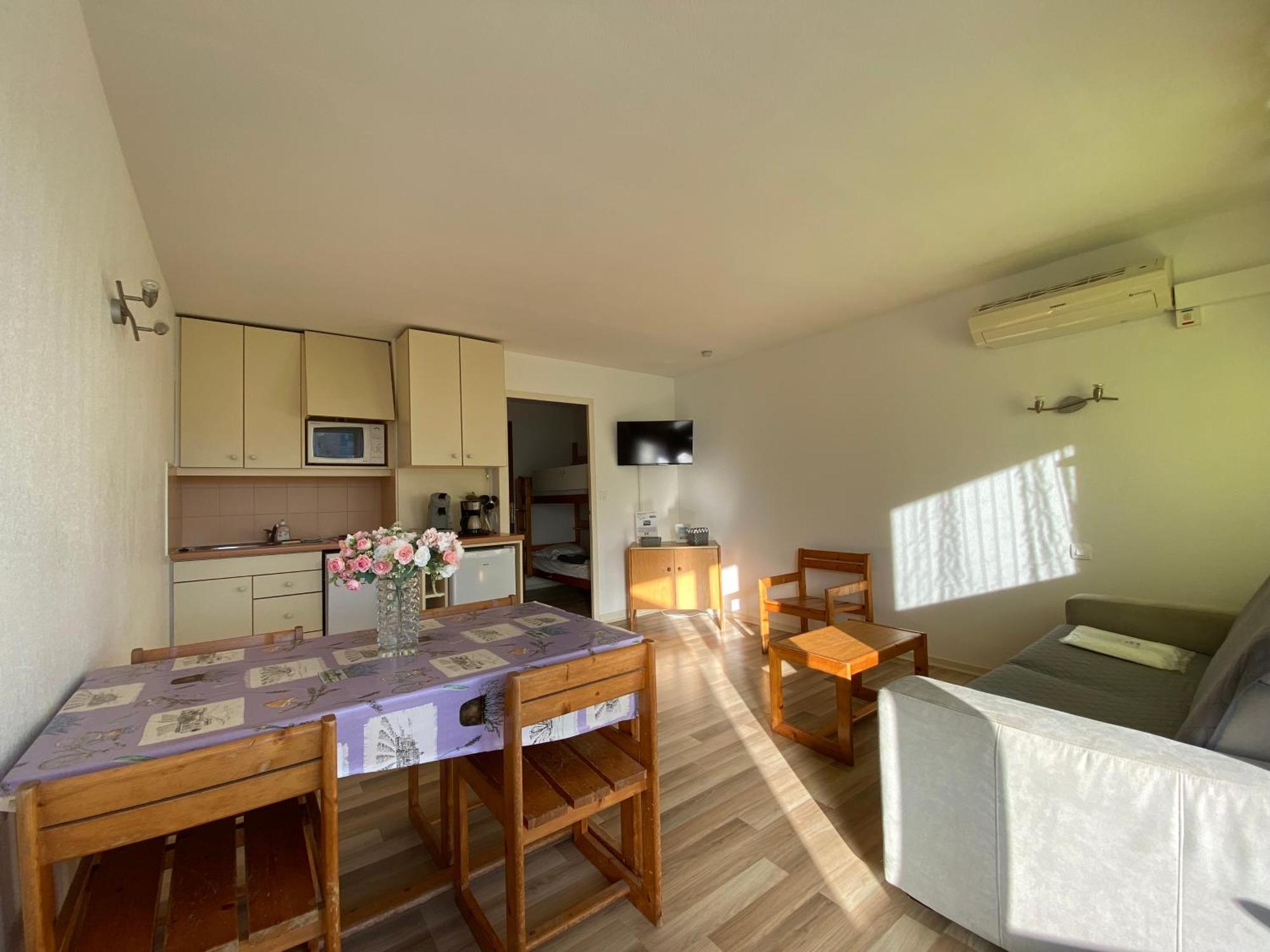 Apartment Sol-y-days Cigales De Mer, Bien Equipes Et Climatises, En Centre-ville A 150m De La