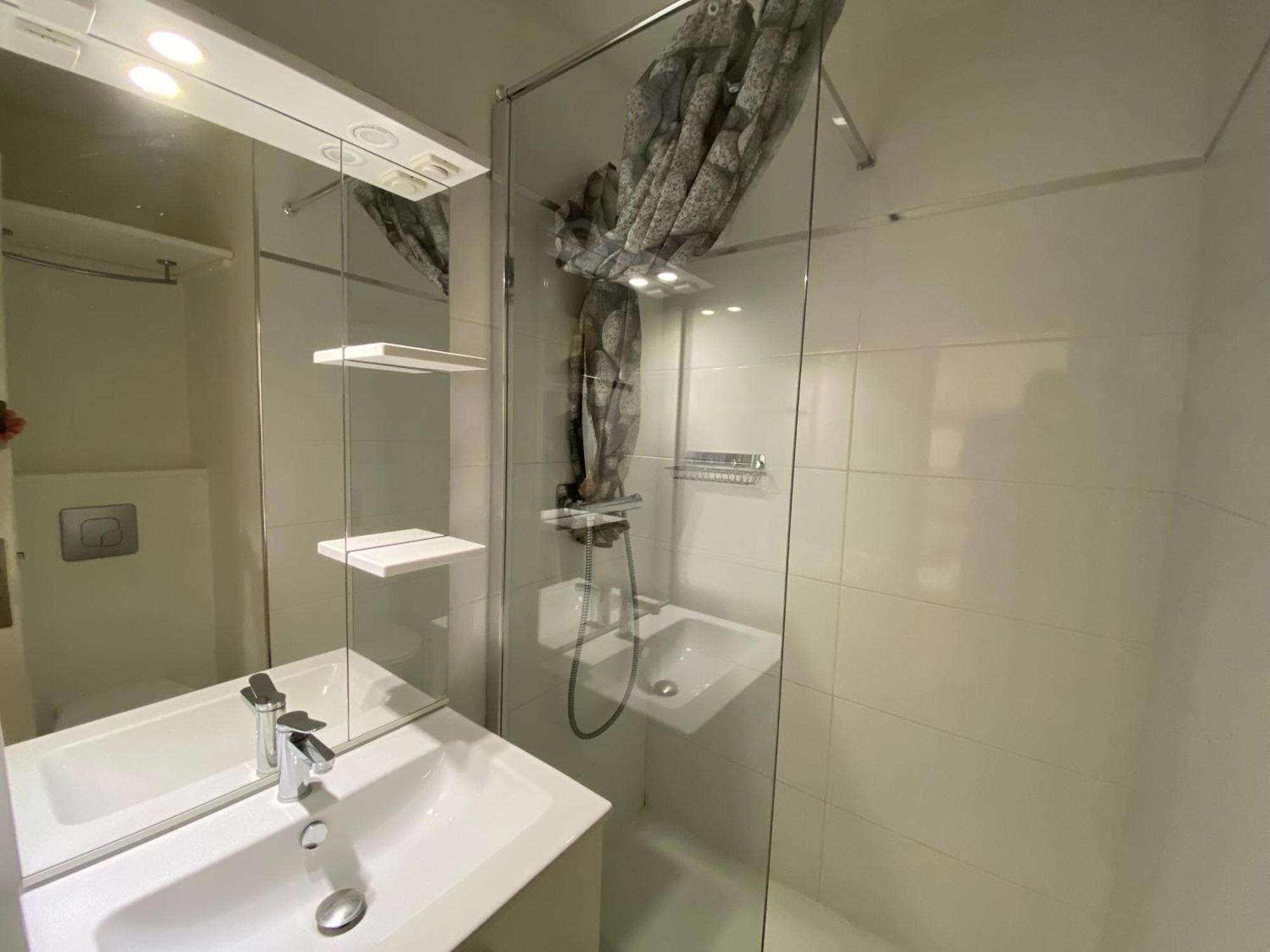 Apartment Sol-y-days Cigales De Mer, Bien Equipes Et Climatises, En Centre-ville A 150m De La *